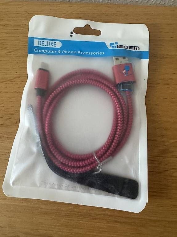 Laufwerke & Adapter: USB to Lightning für iPhone – Neu und originalverpackt aus Basel von Tortelini123