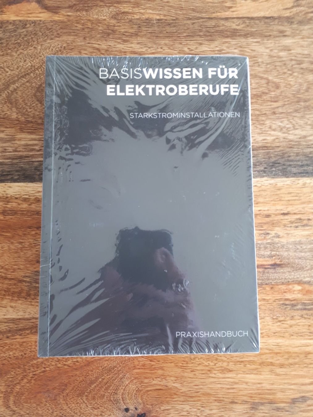 Libri: Basiswissen für Elektroberufe Praxishandbuch – Nuovo e nell'imballaggio originale da Kriens venduto da chant