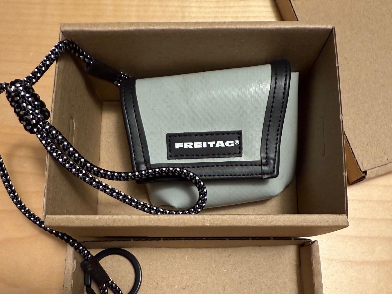 Freitag Mini Messenger F213 grau (Neu und originalverpackt) in 