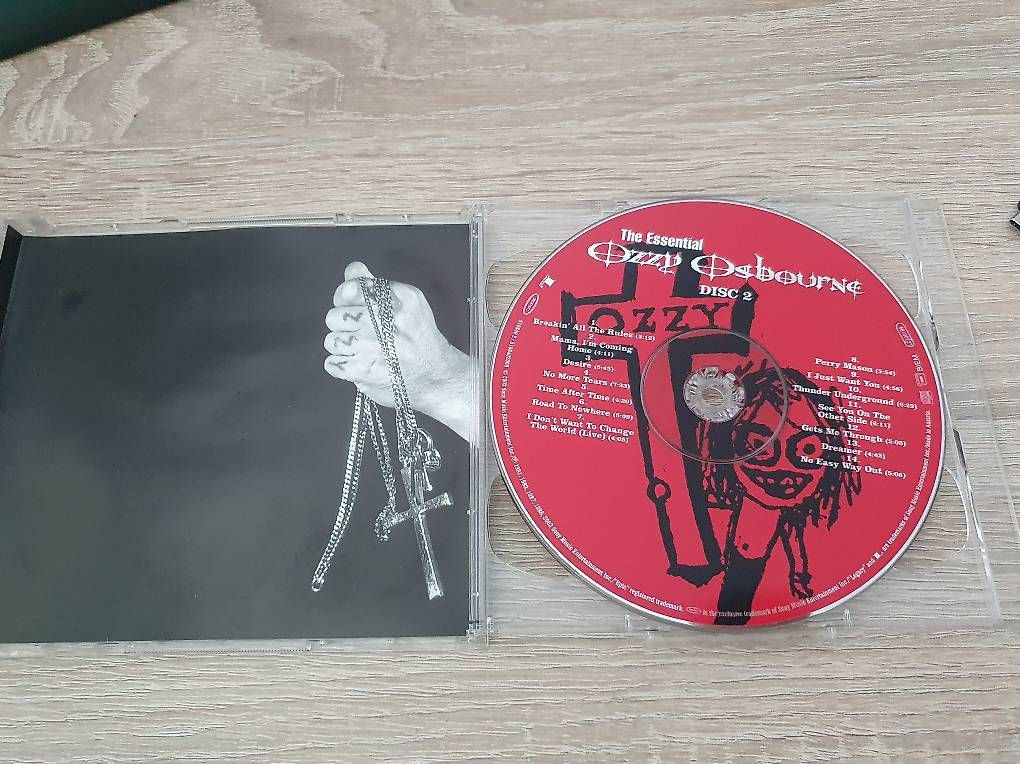 CDs: Ozzy Osbourne - The Essential 2CDs – Gebraucht aus Alpnach Dorf von simtok77 3