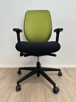 Giroflex Bürostuhl ergonomisch schwarz grün mit Armlehnen