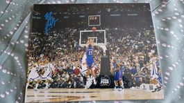 Photo dédicacé Mario CHALMERS marquant le buzzer beater NCAA