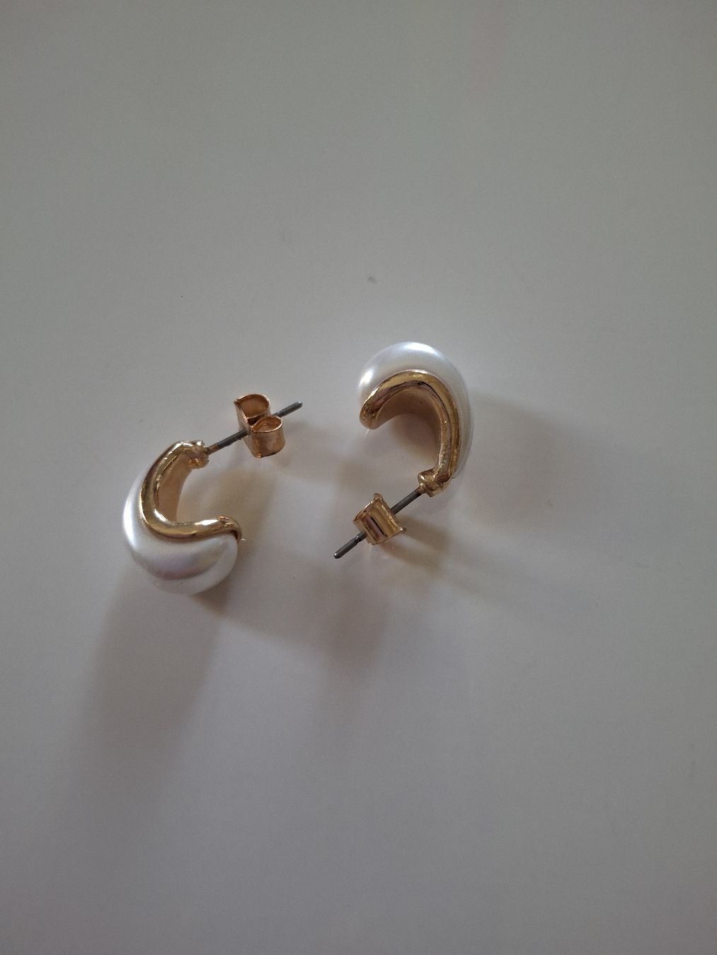 Ohrringe & -stecker: Boucles d'oreilles nacrées  – Gebraucht aus Lausanne von Cognitia