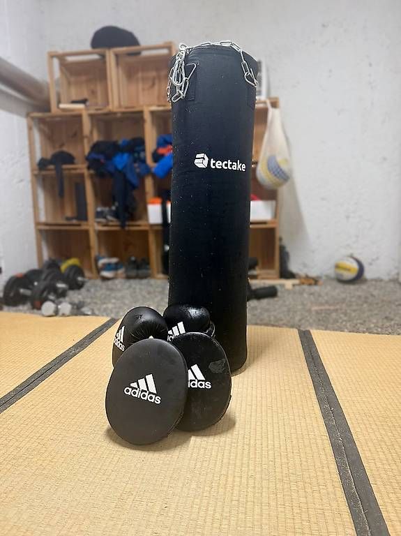 Sacchi da boxe: Boxsack tectake inkl. adidas Boxhandschuhe – Usato da Zürich venduto da jow_mzy6 1