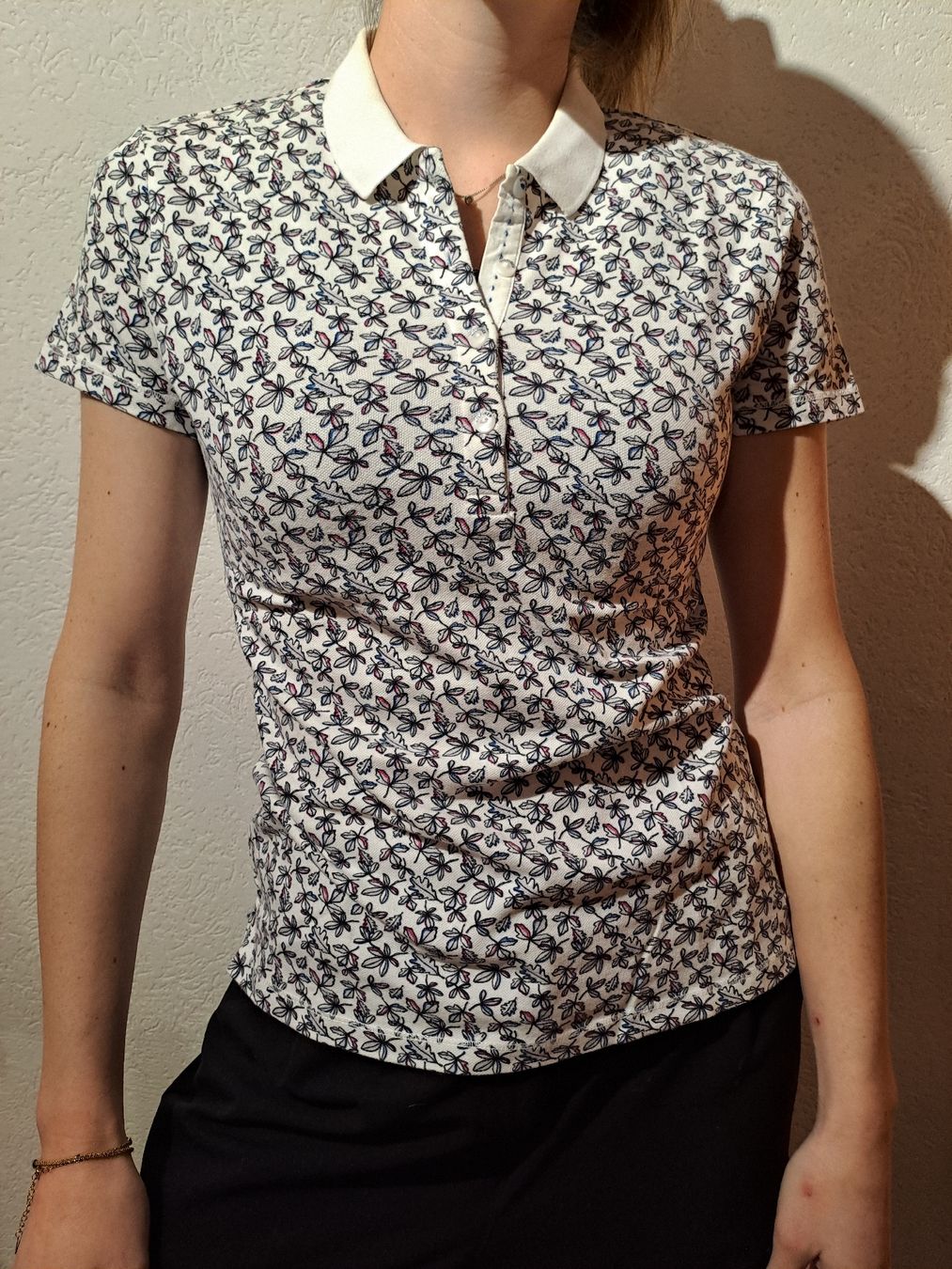 Tommy Hilfiger T-Shirts: T-shirt Tommy Hilfiger, taille S – Gebraucht aus Valeyres-sous-Montagny von Romy.