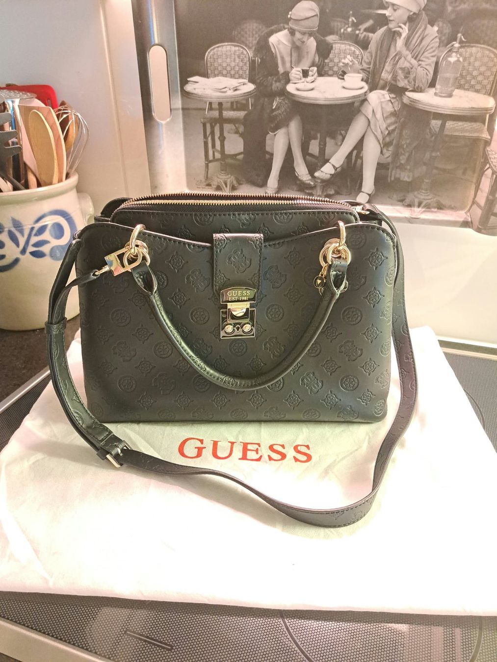 Borse da donna: Guess Handtasche Schwarz/Gold – Usato da Sisseln AG venduto da schenk-figuren
