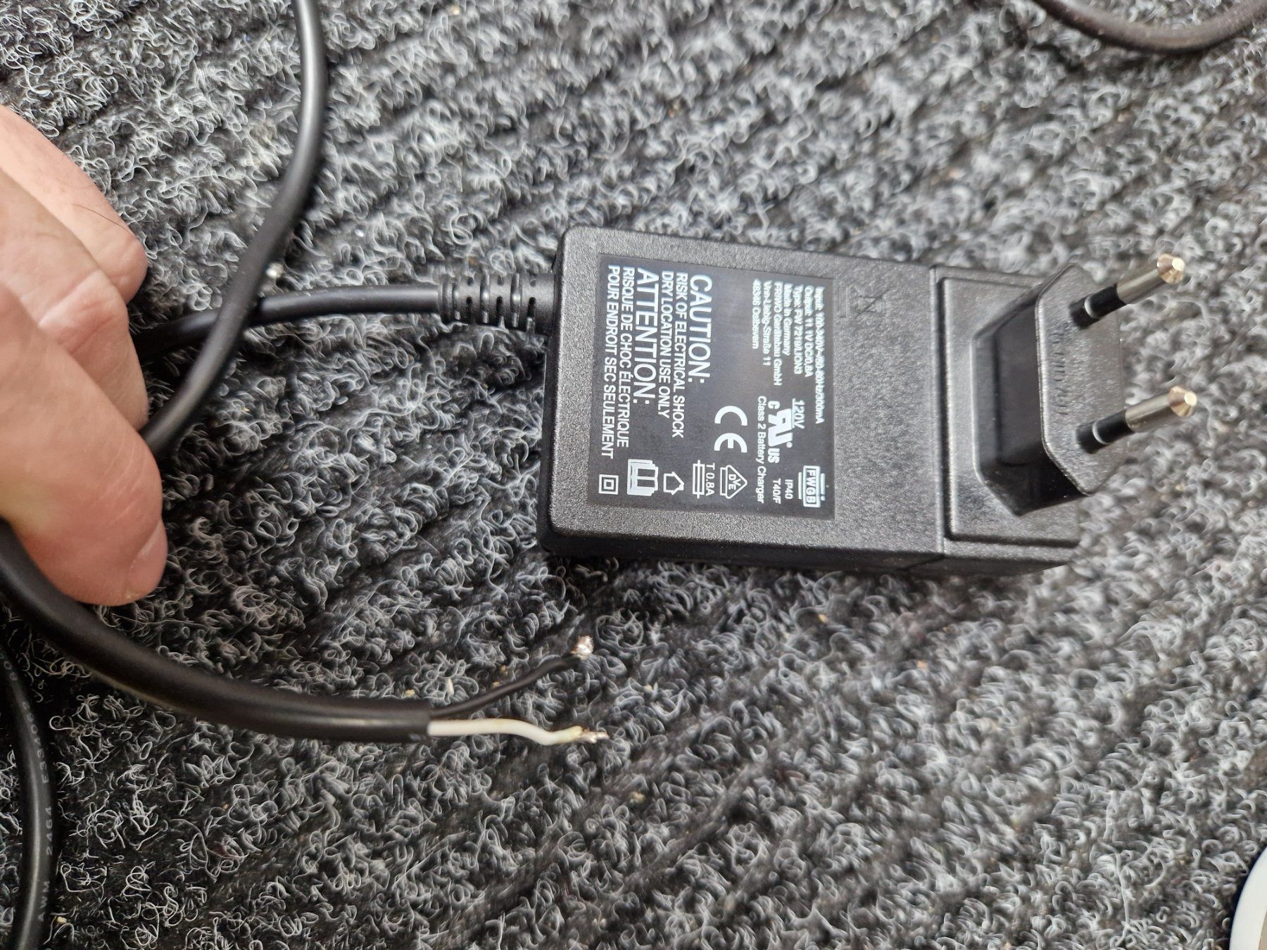Akkus & Batterien: Li-ION Ladegerät Adapter 12V ohne Stecker – Gebraucht aus Würenlos von Oergeli1 6