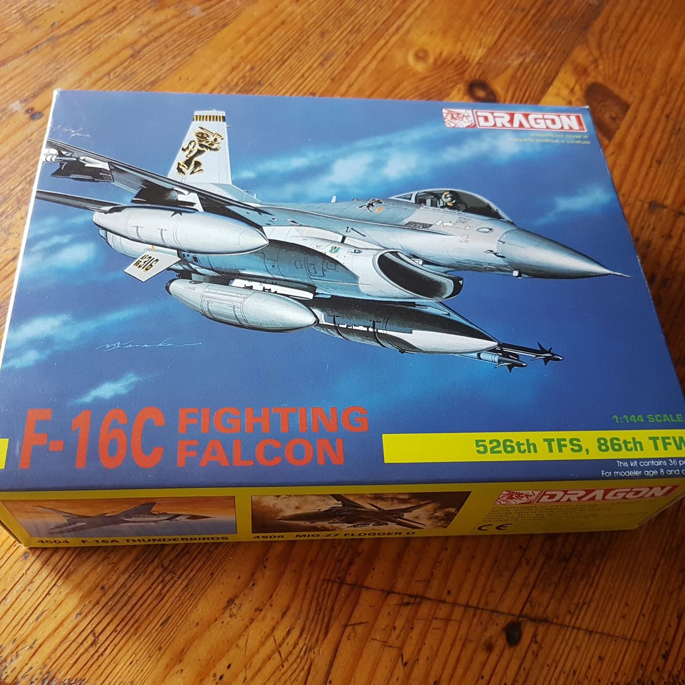 Kit di modellismo & Modellini statici: Dragon 1/144 F-16C Fighting Falcon – Nuovo (secondo la descrizione) da Bern venduto da causa67