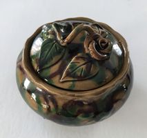 Pot à tabac en céramique décorée de roses et feuilles 1900
