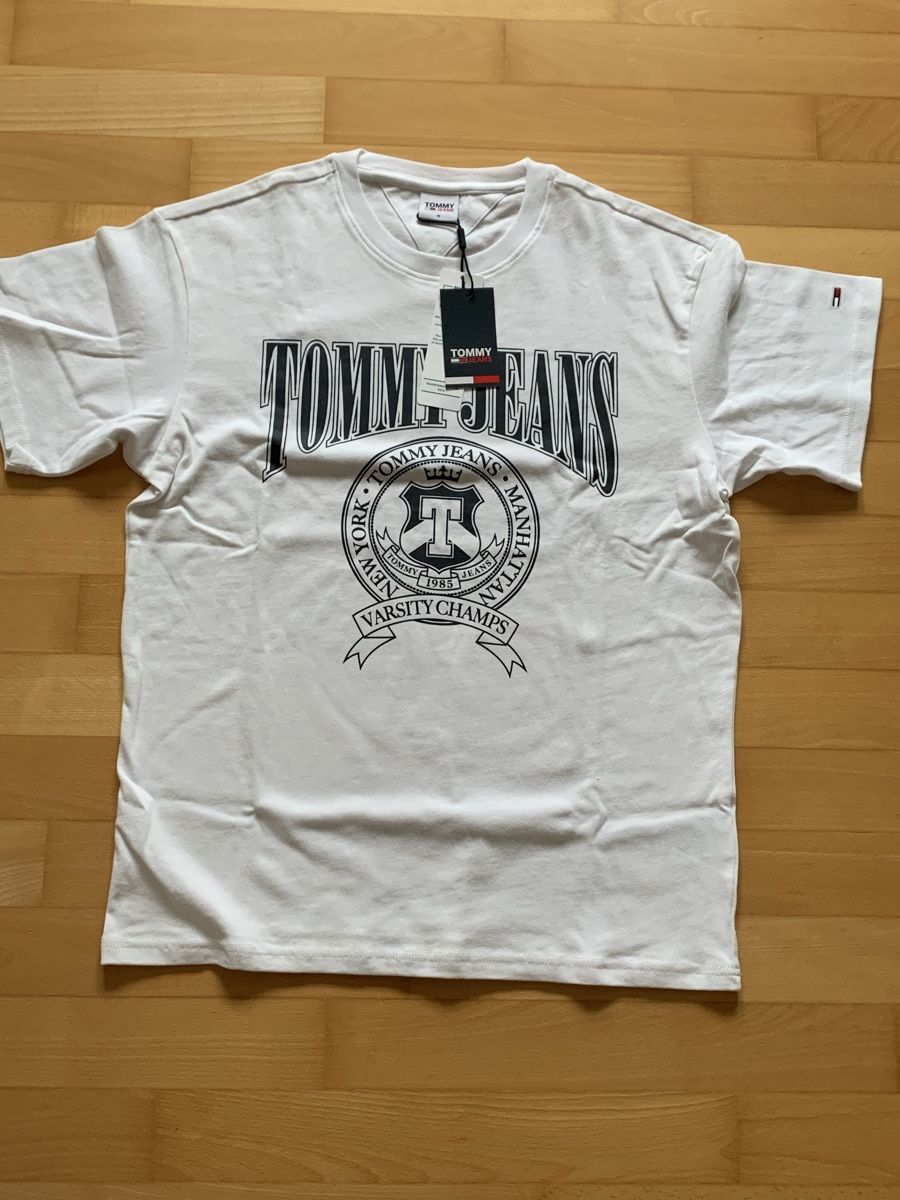 Tommy Hilfiger T-shirt: T-Shirt Varsity Relaxed - Weiss Grösse M – Nuovo e nell'imballaggio originale da Erlenbach ZH venduto da Ritschly 1