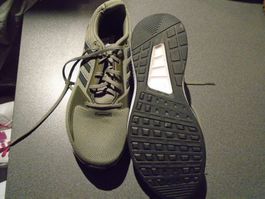 Turnschuh Grösse 41 1/2, adidas, grün Ton
