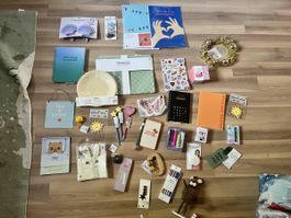 Konvolut Papeterie und Kleinartikel (Inhalt aus WUNDERTÜTEN)
