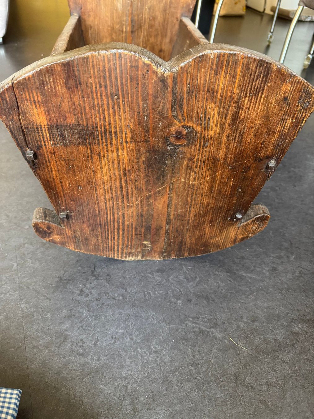 Giocattoli: Rustikale antike Holzwiege im traditionellen Bauernstil – Usato da Oberrohrdorf venduto da ker_5h67 4
