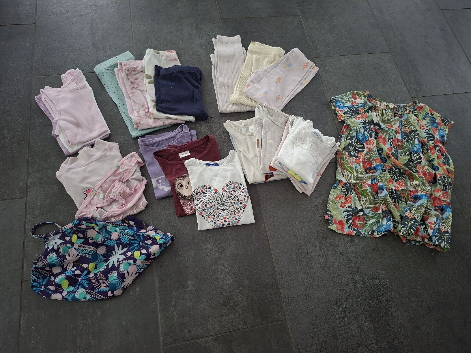 Lotti & Set di vestiti: Sommer Kleiderpaket, 104 – Usato da Biezwil venduto da Haberli01
