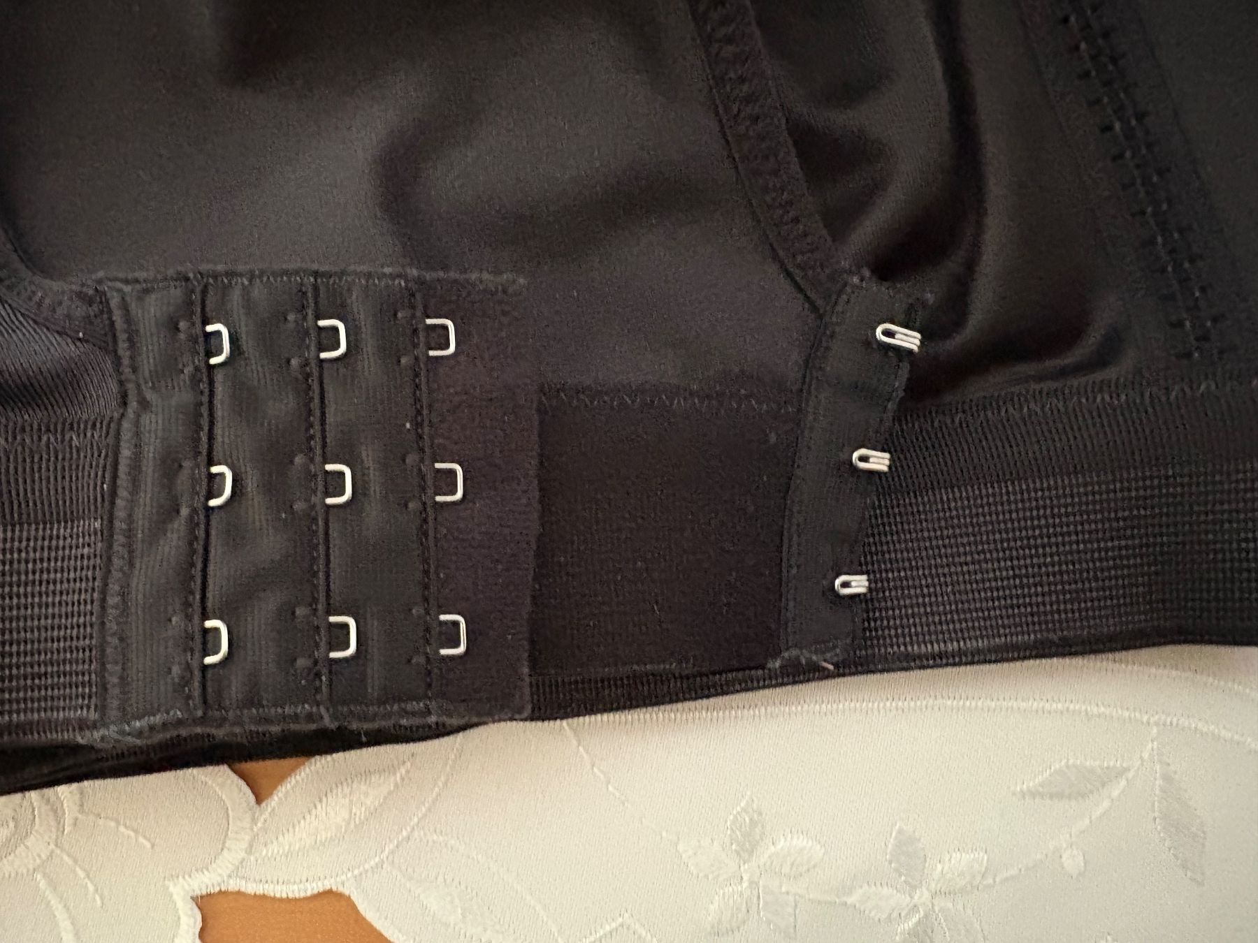 Altra biancheria intima: BH schwarz, Marke, tri action, – Usato da Grüsch venduto da frifri06 4