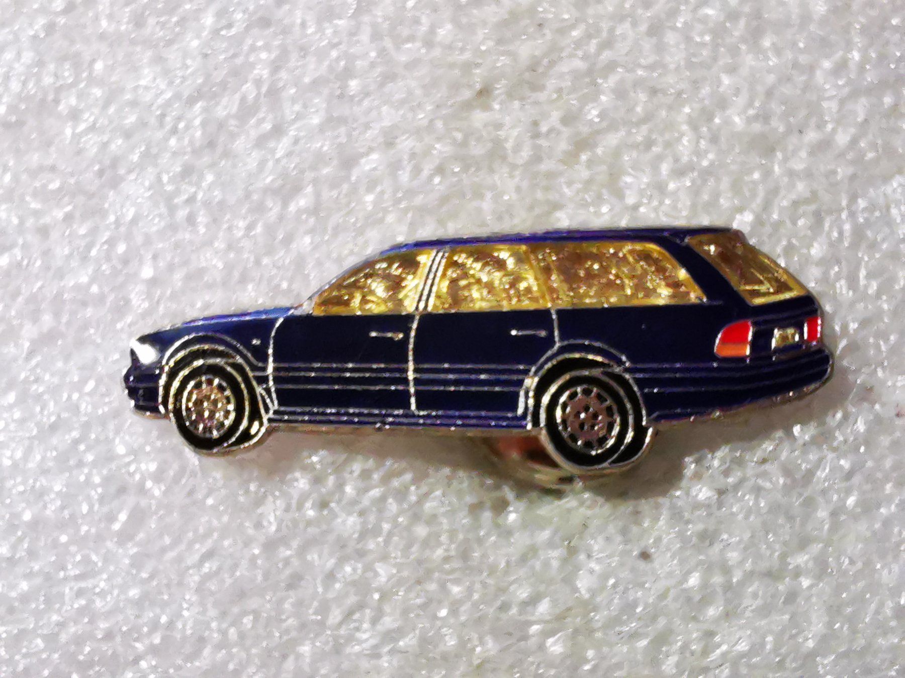 Plaketten & Abzeichen: Ansteckpin 88: Auto – Gebraucht aus Oppligen von Pin-Fall-Shop