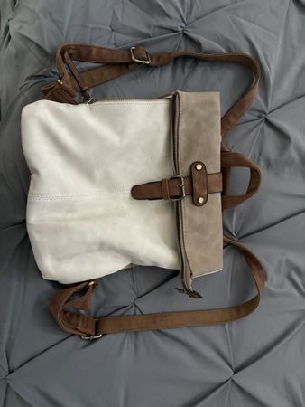 Rucksack mit mehreren Fächern, beige/weiss, guter Zustand