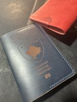 Handgefertigte Passhülle für den Reisepass des Kosovo 🇽🇰