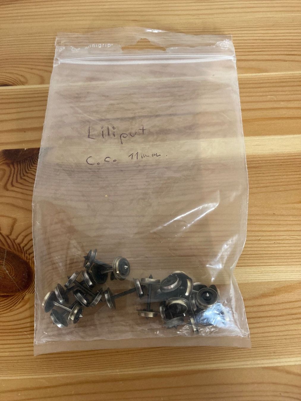 Liliput Modellini di ferrovie: Assali Liliput 11 mm CC – Usato da Aurigeno venduto da joe_7wx8