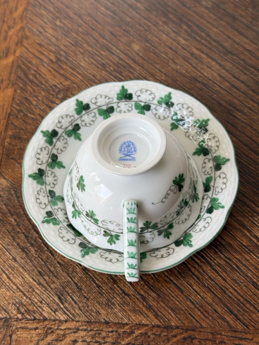Herend Tazze: Herend Cup and Saucer Green Leaf Pattern Like New – Nuovo (secondo la descrizione) da Commugny venduto da semamonfrinoli