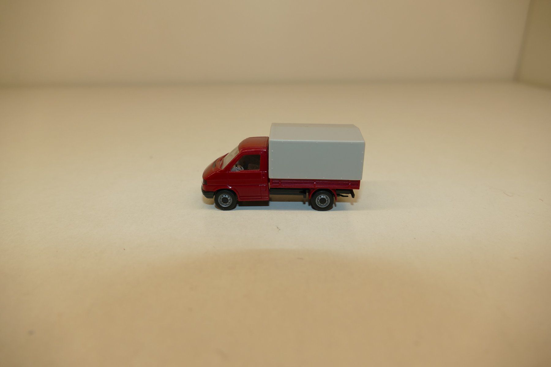 Herpa Modellini d'auto: Herpa 1:87: VW T4 Pritsche/Plane rot – Nuovo (secondo la descrizione) da Niederhasli venduto da Flash32 2