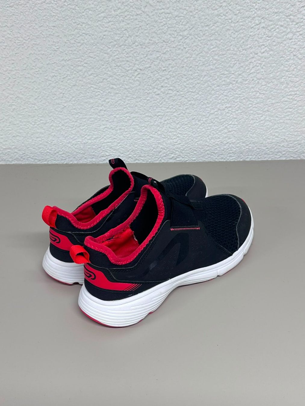 Chaussures hommes: Freizeitschuh Kalenji, Grösse 38 – D'occasion à Rosshäusern par pat_5tl7