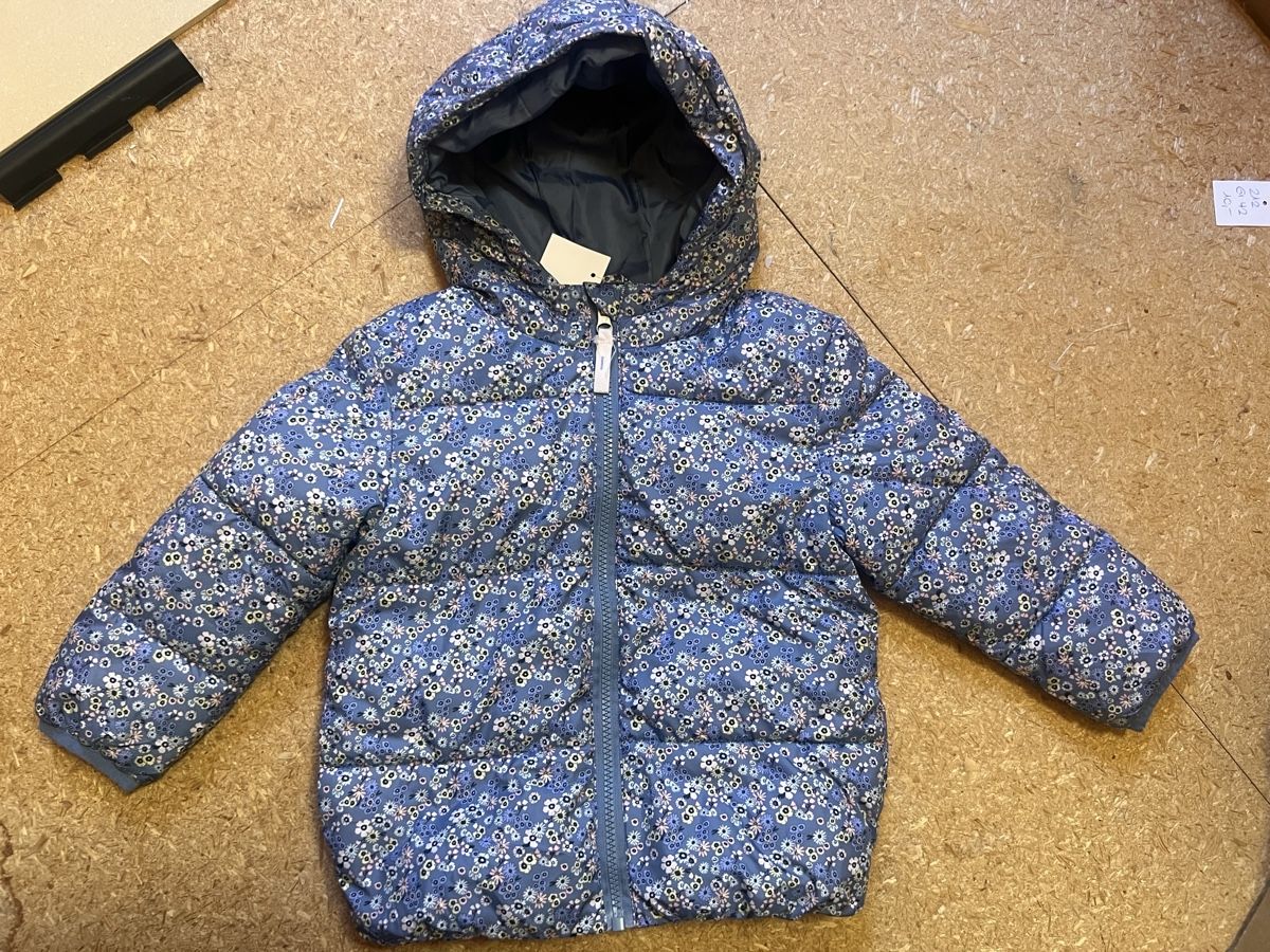 Tom Tailor Giacche & Cappotti: Tom Tailor Kinder Steppjacke blau mit Blumenmuster – Usato da Hilterfingen venduto da Kulturfluechter