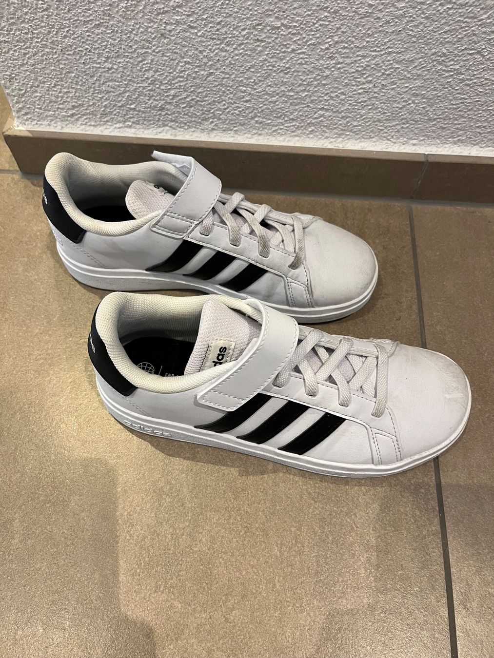 Adidas Schuhe für Jungen: ***ADIDAS*** Sneaker Gr. 34! – Gebraucht aus Volketswil von Kephren 4