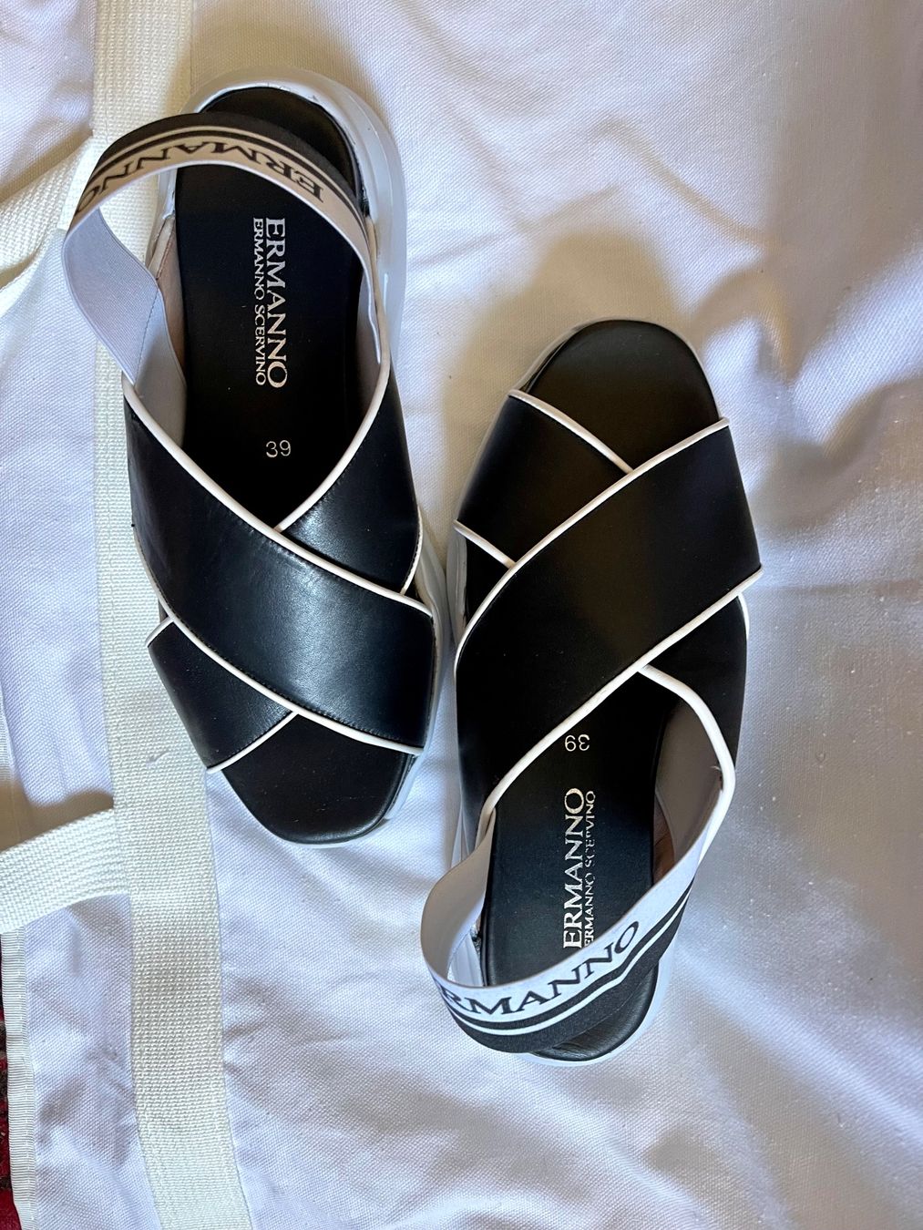 Ermanno Scervino Scarpe da donna: Ermanno Scervino new 39 490€! – Nuovo (secondo la descrizione) da Barna venduto da orbuyorcry 2