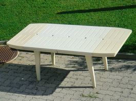 Stabieler Gartentisch