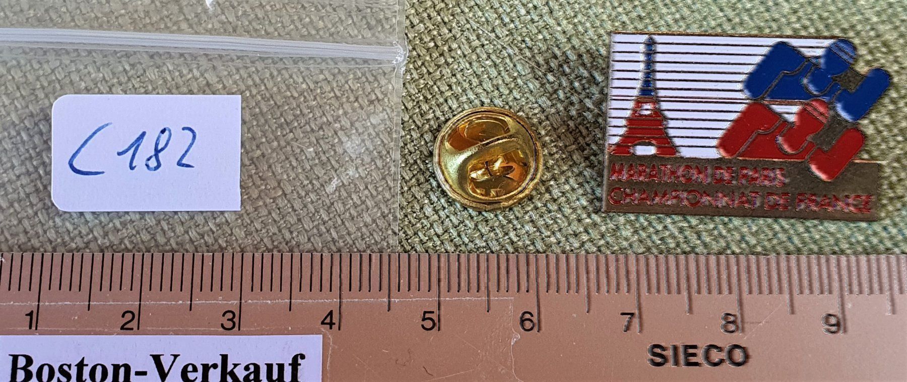 Plaketten & Abzeichen: C182 - Pin Marathon de Paris Championnat – Gebraucht aus Reinach BL von Boston-Verkauf 2