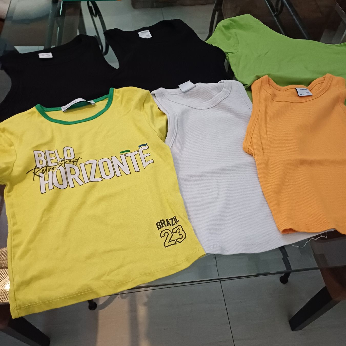T-shirt: Lot de 6 top – Usato da Bex venduto da Sakito