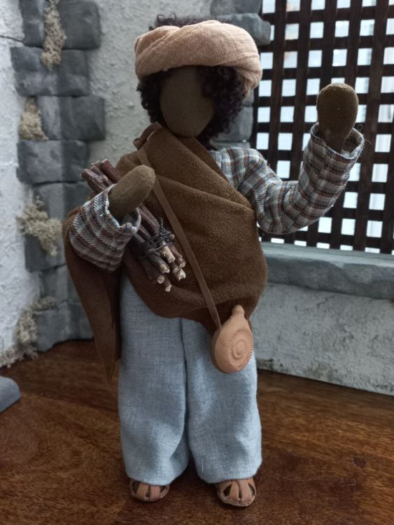Krippenfigur Hirte – Handgefertigt Aus Ton, 18 Cm Hoch, Für 17 Cm Krippen-Figuren-Sets