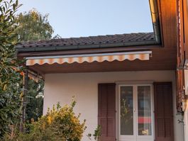 Gelenkarmmarkise gestreift orange weiss