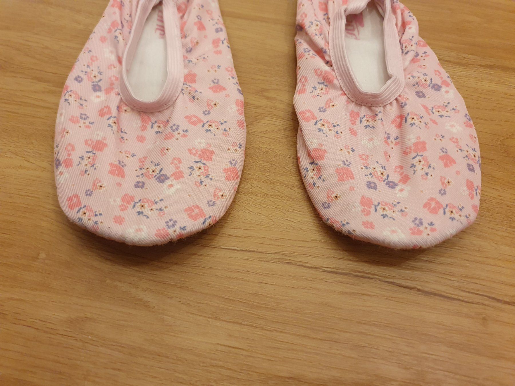 Schuhe für Mädchen: Turnschläppchen Gr. 31/32, rosa, Blumen – Gebraucht aus Heinrichswil von frankie19860 1