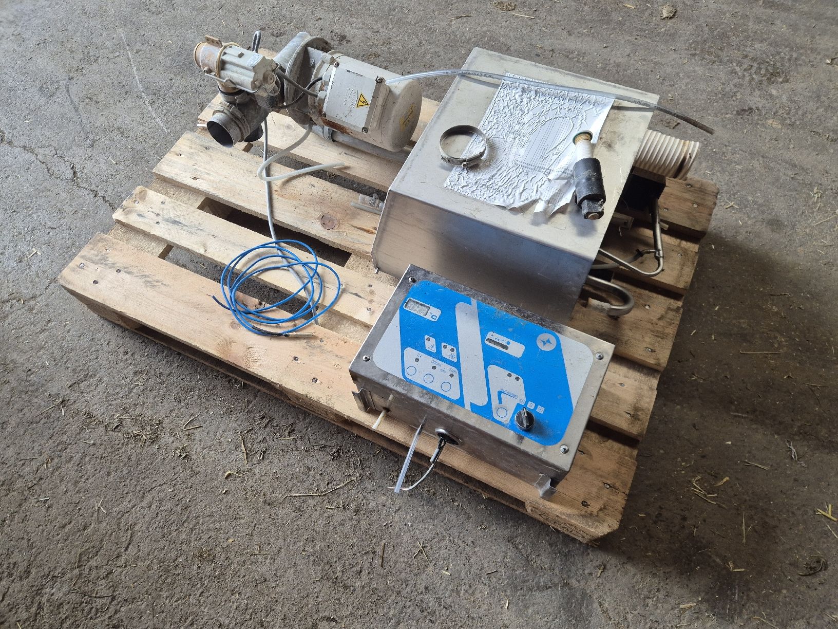 Tecnica di mungitura: Mecotronic Control Box Waschturm Milchtank – Usato da Langrickenbach venduto da LANGENEGGER_FARMS 4