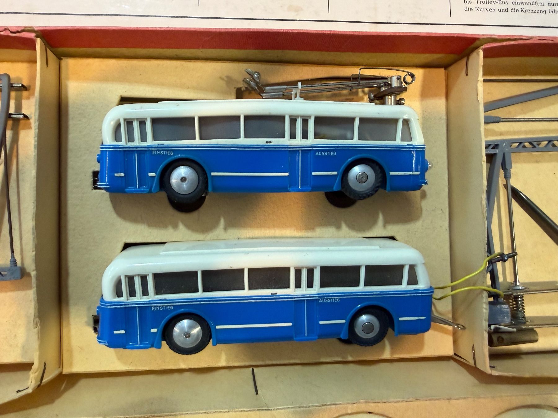 Eheim Modellini di ferrovie: Eheim H0 DC Vintage Trolley Bus 103 – Usato da Chiasso venduto da Carrara-Modellismo 5