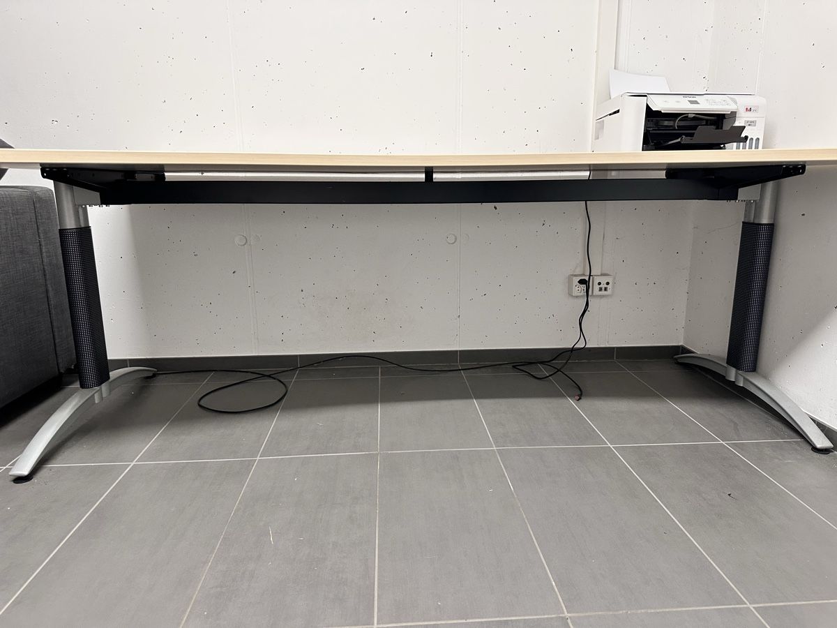 Bureaux: Bürotisch – D'occasion à Dottikon par Sani770 1