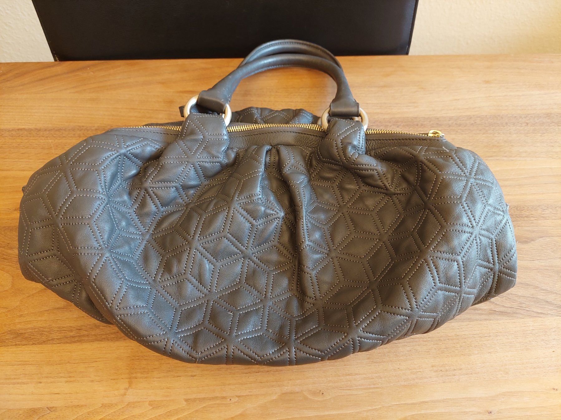 Hugo Boss Taschen für Damen: Hugo Boss Handtasche aus Leder, Grau – Gebraucht aus Brunnen von Livianda 1