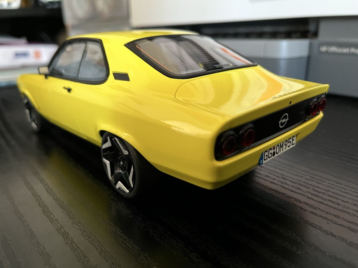 Opel Modellini d'auto: Opel Manta E-Elektro. 1:18 Otto mit OVP – Nuovo e nell'imballaggio originale da Rümlang venduto da Papamoll4 4