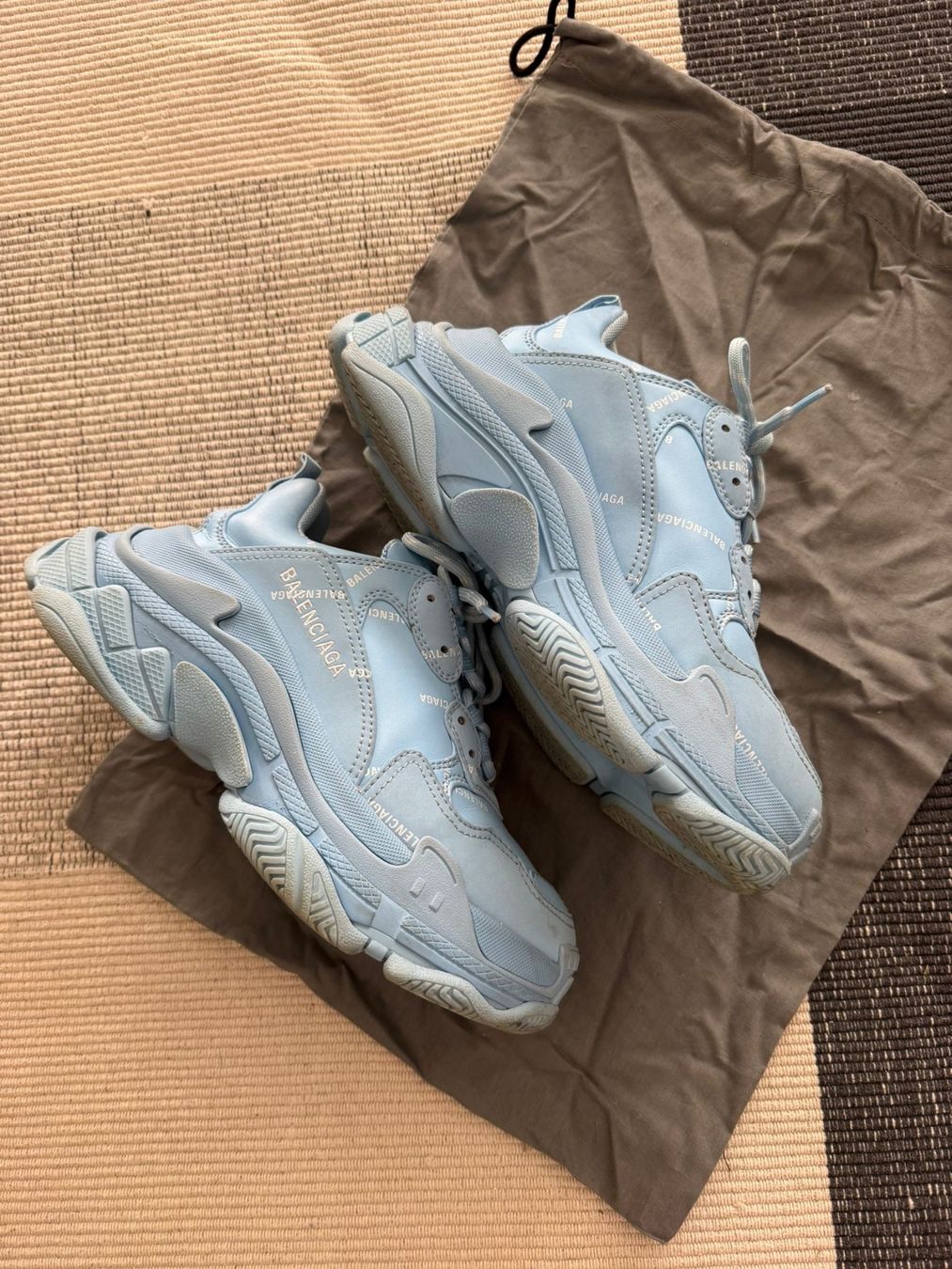 Balenciaga Scarpe da donna: Balenciaga Triple S Sneaker, hellblau – Usato da Thalwil venduto da vverinha 1