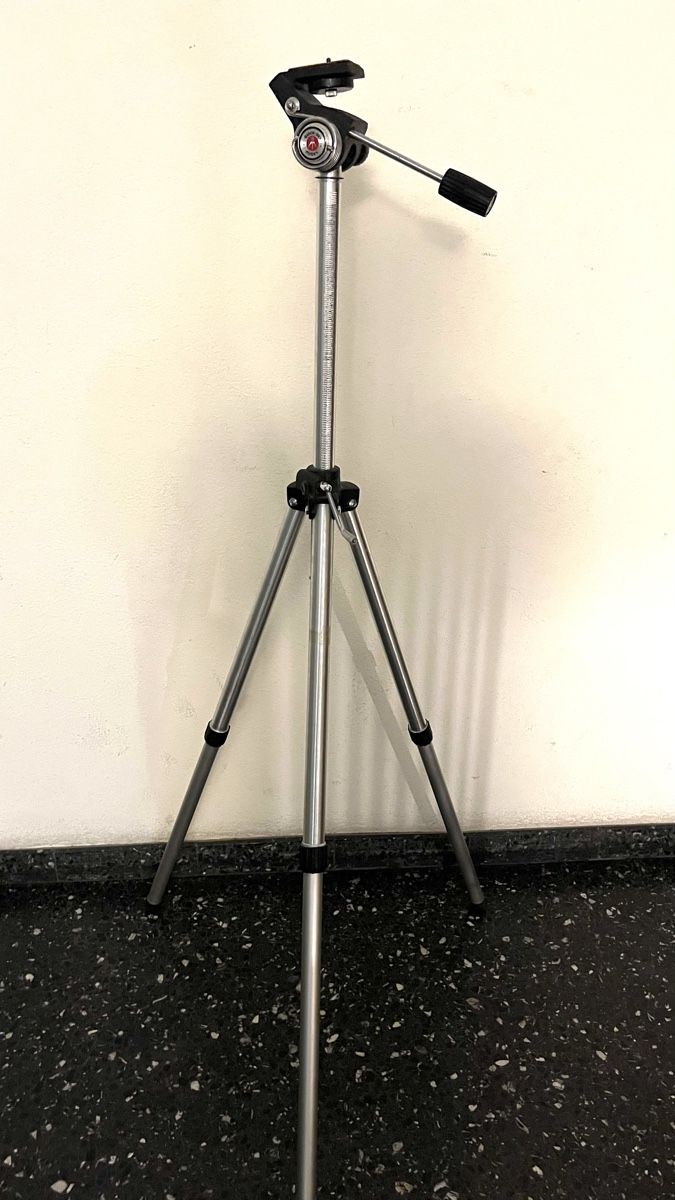 Treppiedi & Teste: Husky Video Stativ, Robust, voll Metall – Usato da Zürich venduto da Gianni