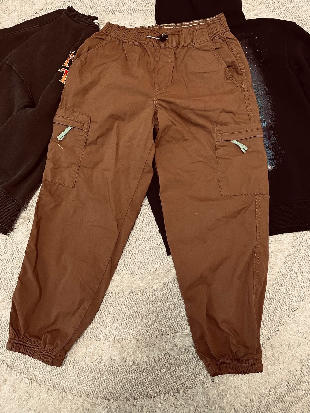Kleiderpakete & -sets: Hose, Pulli-Stranger Things H&M Kinderkleidung 8-10 J – Gebraucht aus Basel von iulia_haul 1
