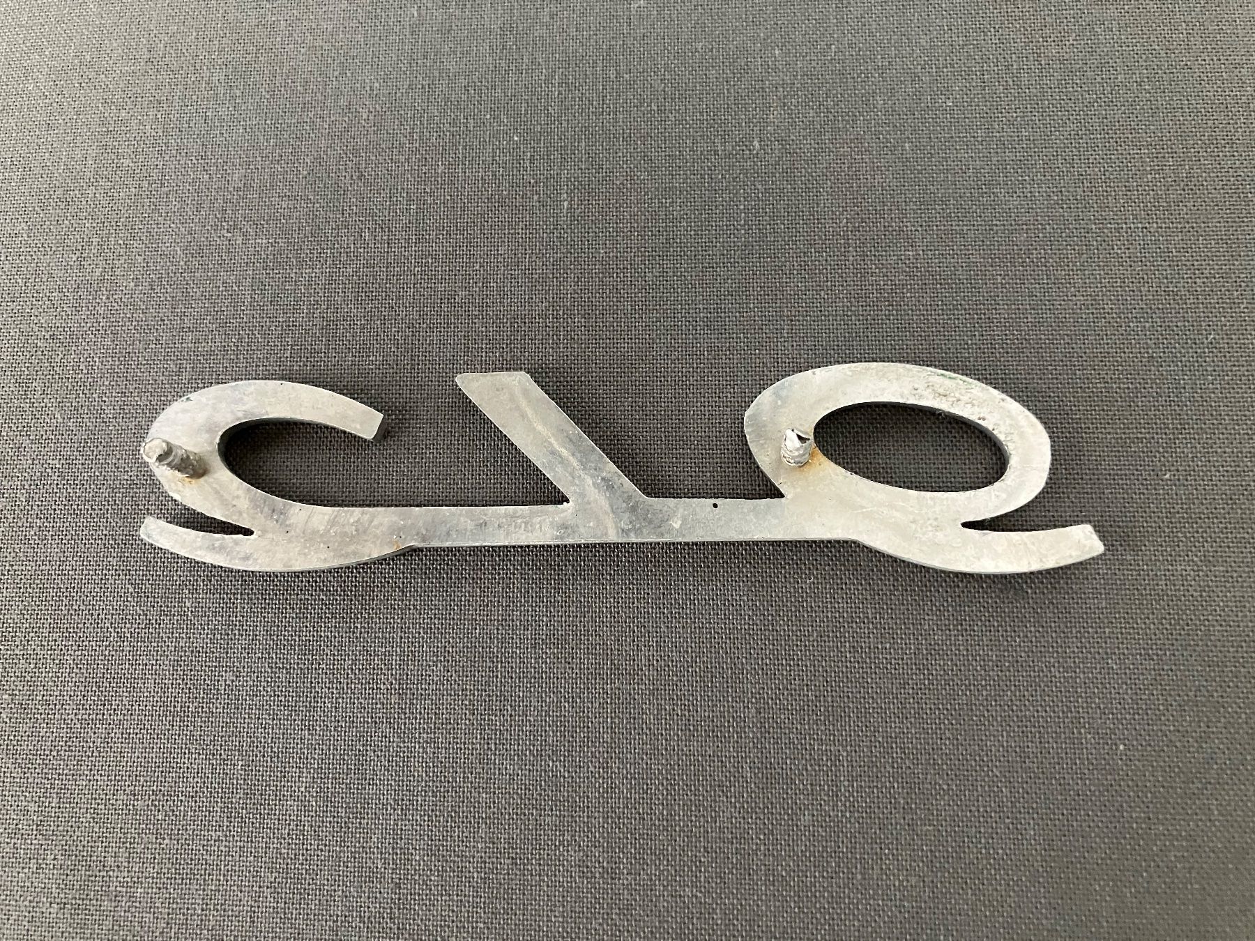 Porsche Tutti pezzi di ricambio auto: Emblème 912 Porsche en métal – Usato da Cortaillod venduto da car_f6v6 1