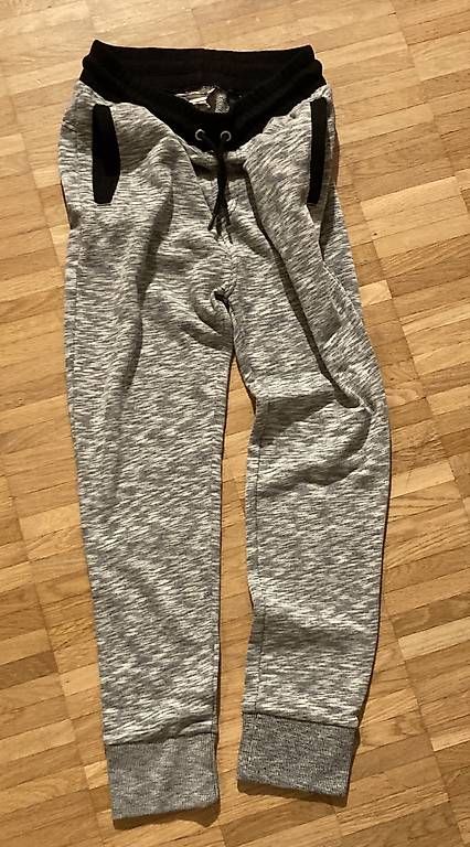 Pantaloni: Trainerhose/Jogginghose Gr 152 – Usato da Fislisbach venduto da MichaHa 1
