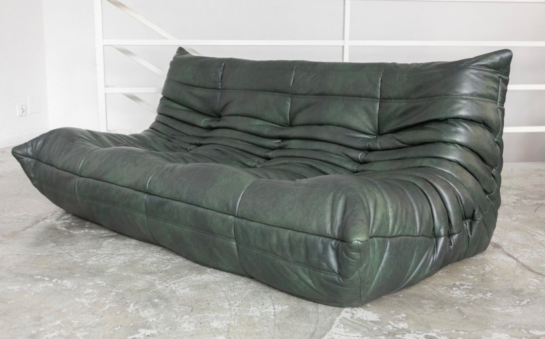Ligne Roset Divani: 3er Sofa Togo, neu bezogen mit Leder – Nuovo (secondo la descrizione) da Zürich venduto da ERATOMIUM