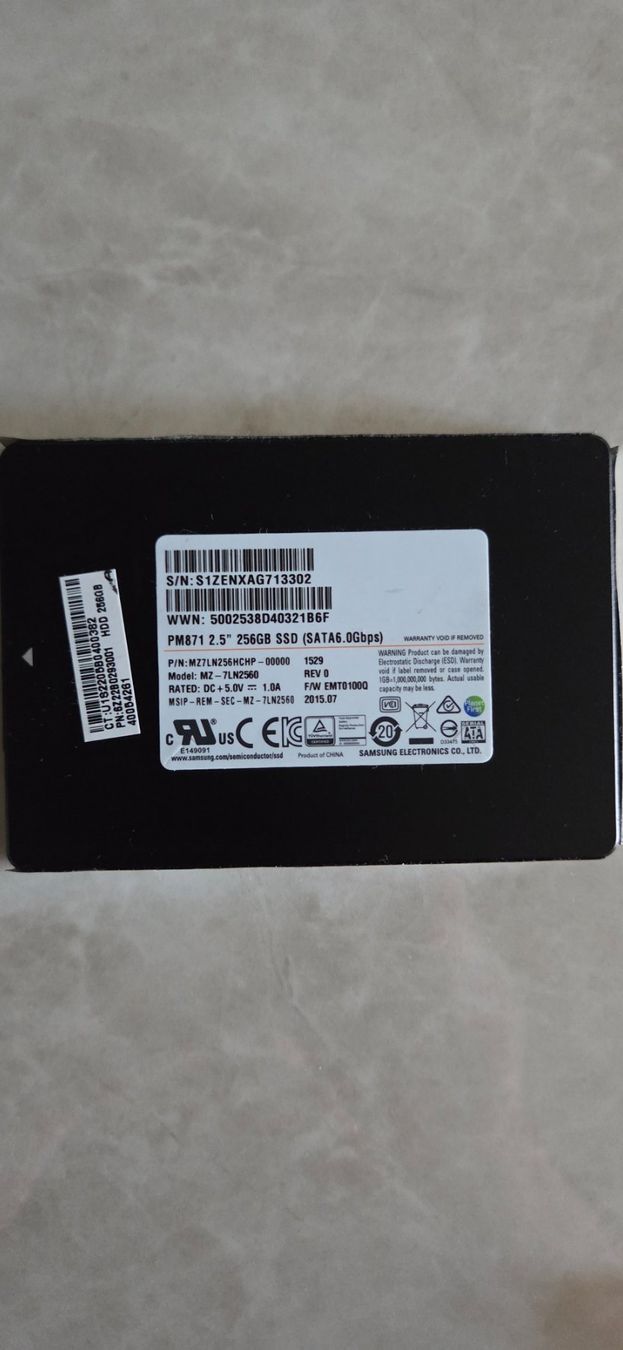 Samsung Dischi rigidi: Samsung 256GB SSD neuwertig – Usato da Zihlschlacht venduto da vogelgrip