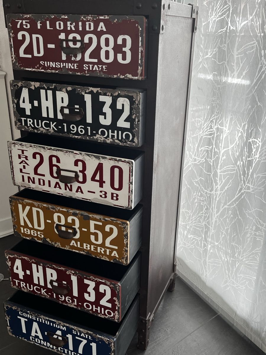 Kare Cassettiere: Hochmöbel Kare Design – Usato da Muri AG venduto da Neupi 2
