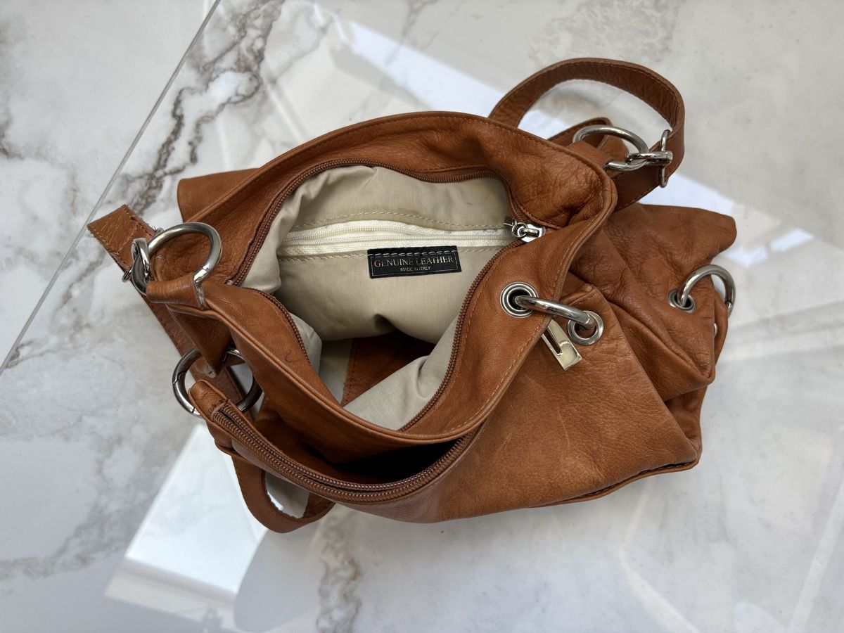 Sacs femmes: Spezielle Ledertasche - 2 in 1  – D'occasion à Estavayer-le-Lac par Mimmy02 5