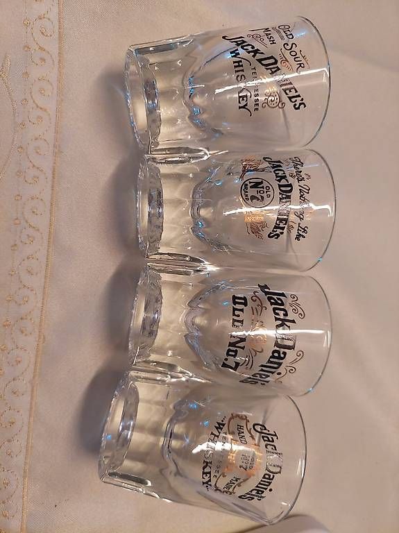 Bevande alcoliche: Jack Daniels Holzbox – Usato da Niederglatt venduto da Tatanka5 3